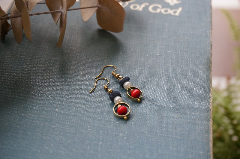 Flower Fairies - Berry. Leather wooden beads brass earrings ear hook ear clip - ต่างหู - โลหะ สีแดง