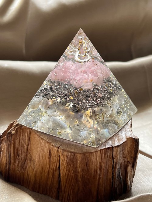 Serendipity Gem｜翡翠．水晶．奧剛 訂製【奧剛塔6cm-給處事柔韌的你】粉晶/拉長石-奧根金字塔