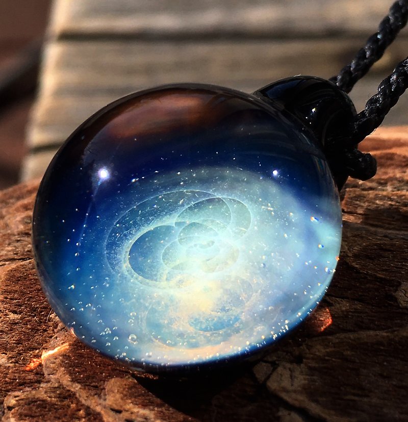 boroccus nebula vortex heat-resistant glass pendant - สร้อยคอ - แก้ว 