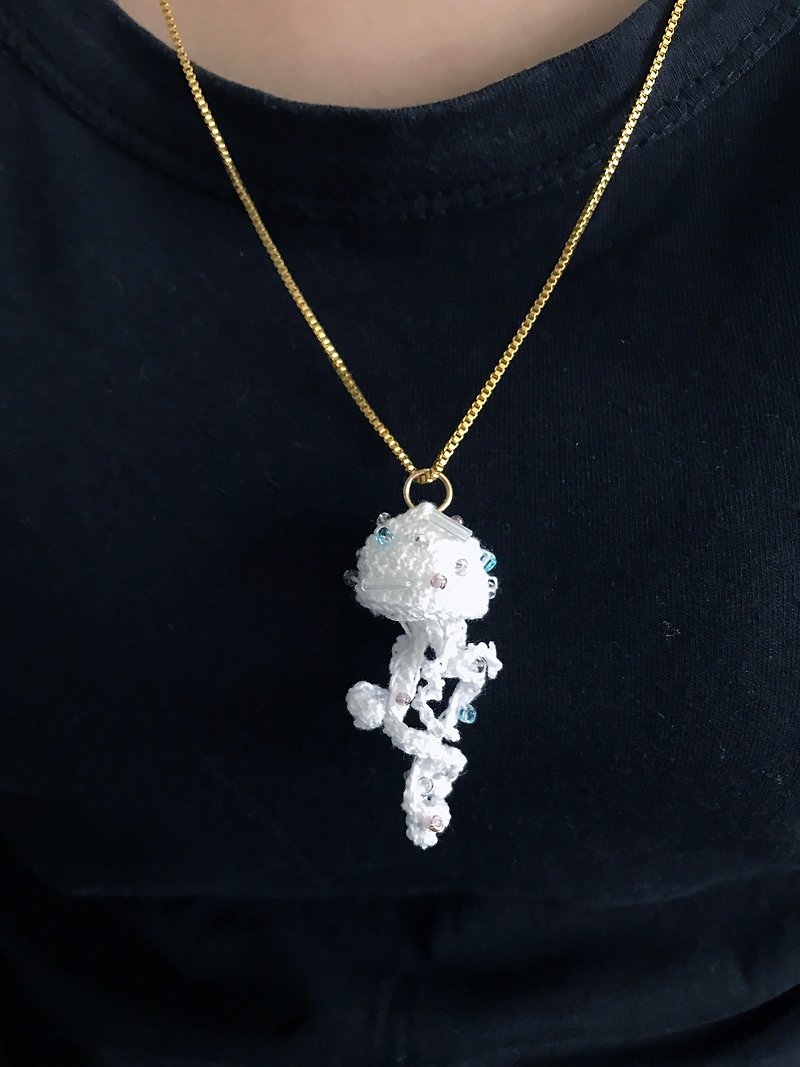 Customized Japanese cute hand-woven pure white jellyfish necklace Valentine's Day gift BP043 - Necklaces - Cotton & Hemp White