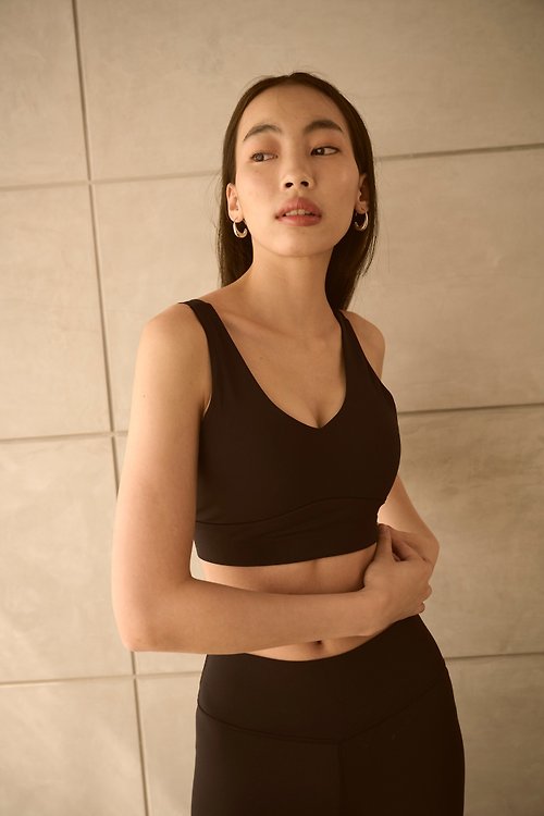 GLOW activewear Emily bra in black - Size S