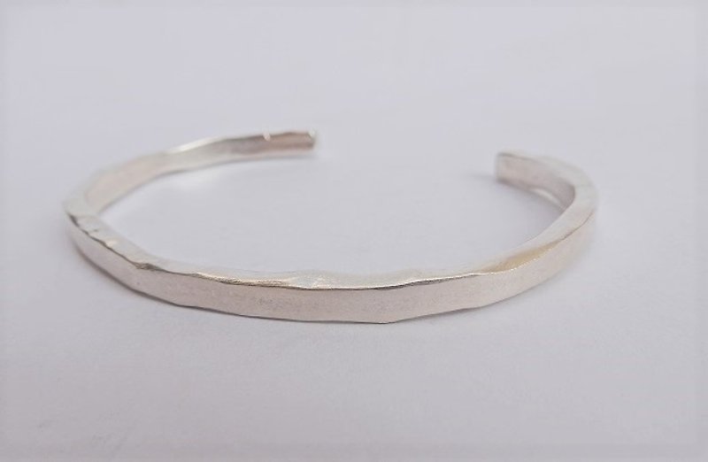 Thick sterling silver bracelet - สร้อยข้อมือ - โลหะ สีเงิน