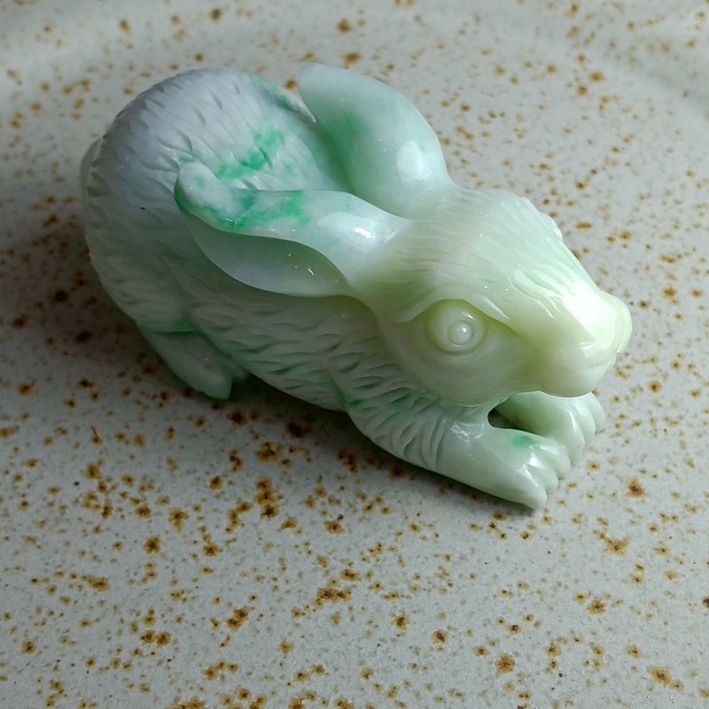 J0132天然翡翠A貨 . 細糯老三彩玉兔.健康多彩.擺件. - 擺飾/家飾品 - 玉石 