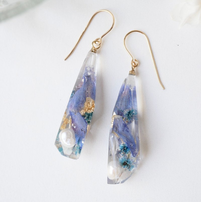 【夏限定】デルフィニウムと淡水パールの鉱石風jewelryピアスorイヤリング - 耳環/耳夾/耳骨夾 - 樹脂 藍色