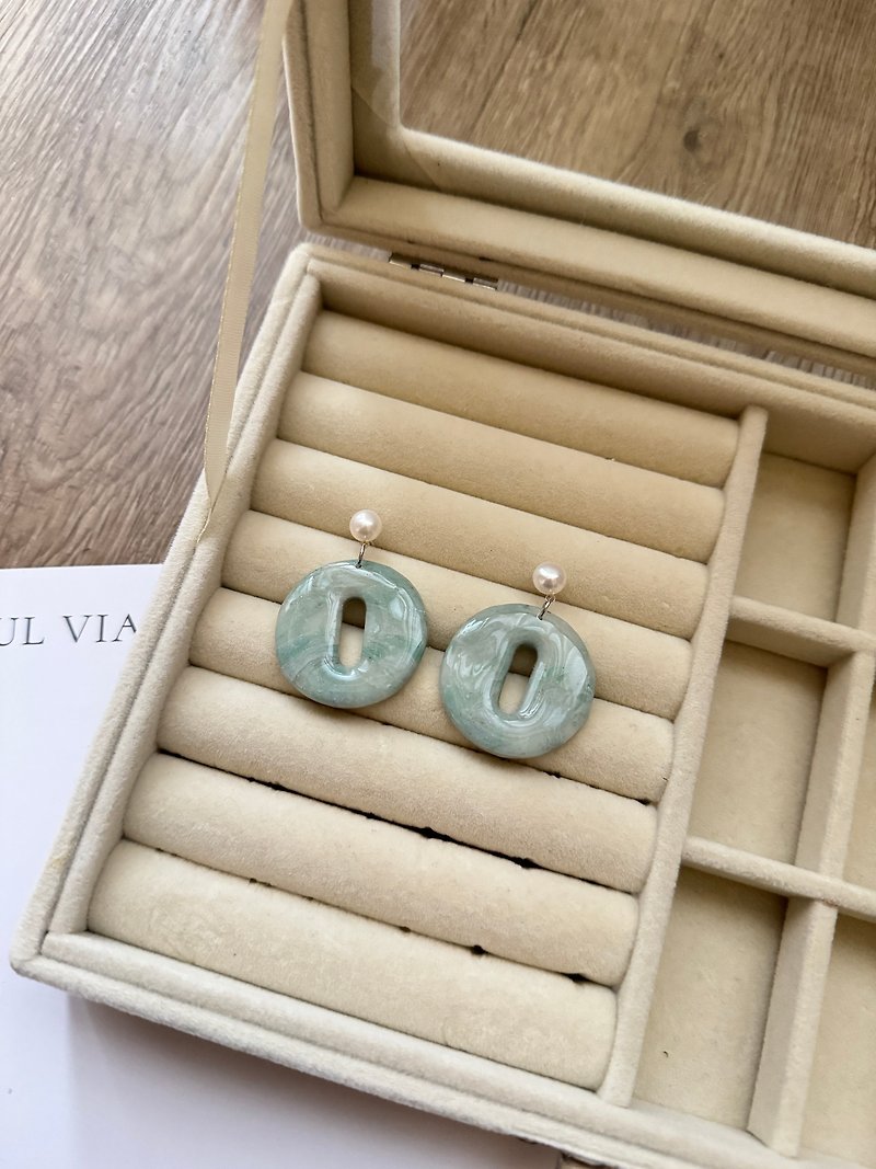 Niche fresh green handmade earrings - Earrings & Clip-ons - Pottery Green