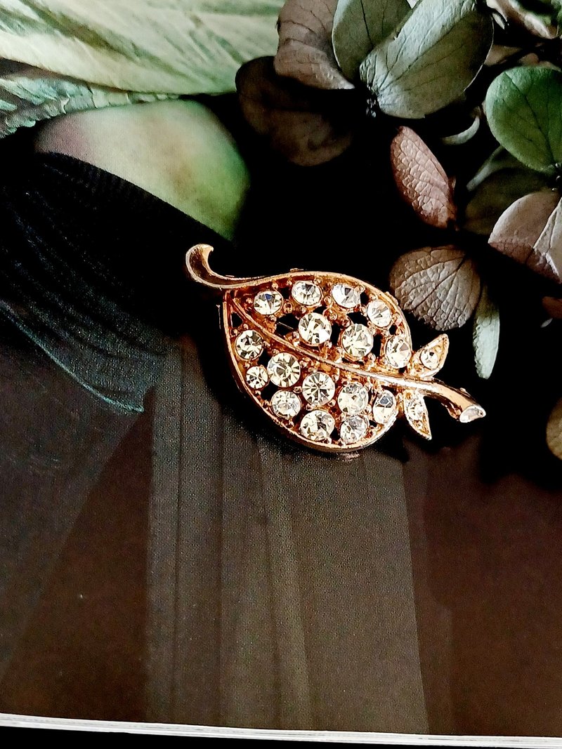 vintage jewelry 典雅萊茵炫彩葉形別針 - 胸針 - 其他金屬 