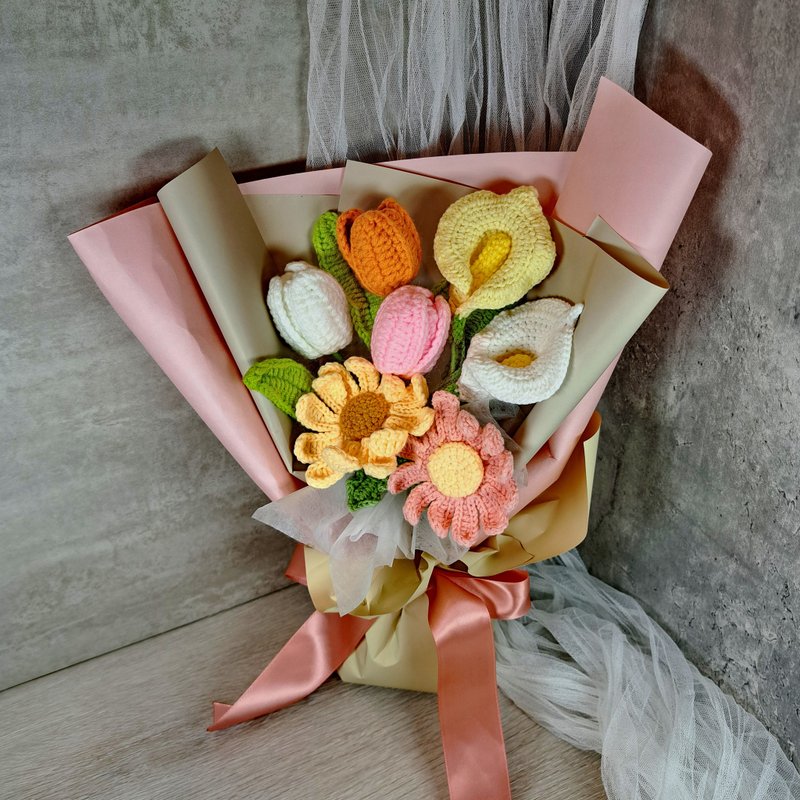 Crocheted Bouquet Birthday Gift Bouquet Graduation Bouquet Valentine's Day Mother's Day Proposal - ของวางตกแต่ง - เส้นใยสังเคราะห์ สึชมพู