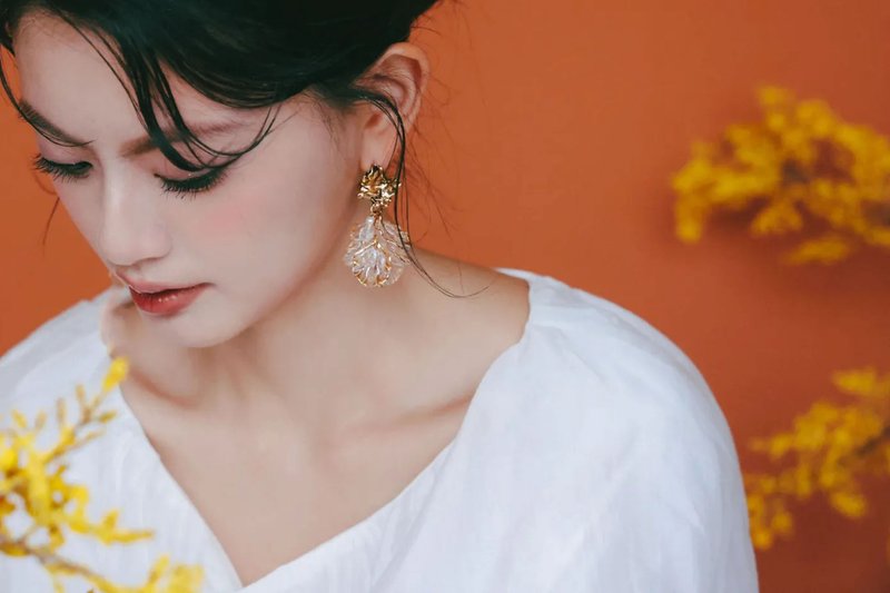 COR-DATE / Flower Language / Petal Earrings - ต่างหู - วัสดุอื่นๆ 