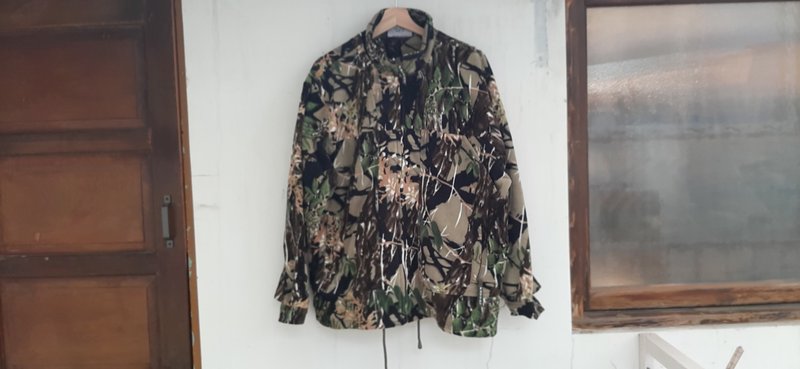 AMIN'S SHINY WORLD select jungle camouflage multi-pocket bristle jacket - เสื้อฮู้ด - ผ้าฝ้าย/ผ้าลินิน สีเขียว