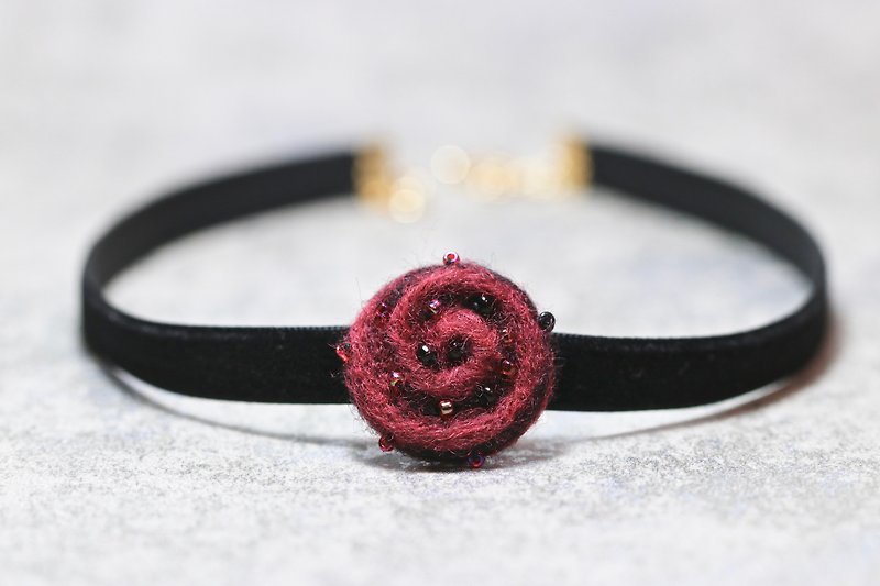 Secret|collar necklace choker wool felt jewelry hand made - Necklaces - Wool Red