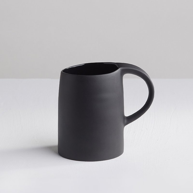【3,co】Water Wave Mug-Black - Mugs - Porcelain Black