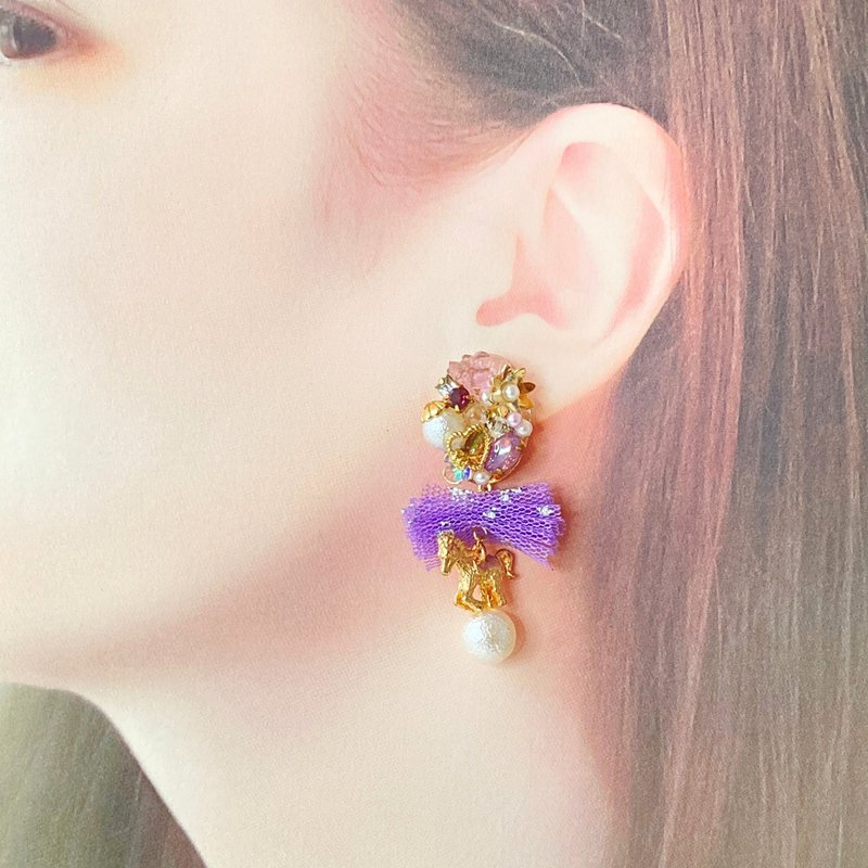 Twinkle Merry-Go-Round Earrings Purple Pearl Bijou Pony Horse Allergy Friendly - ต่างหู - เรซิน สีม่วง