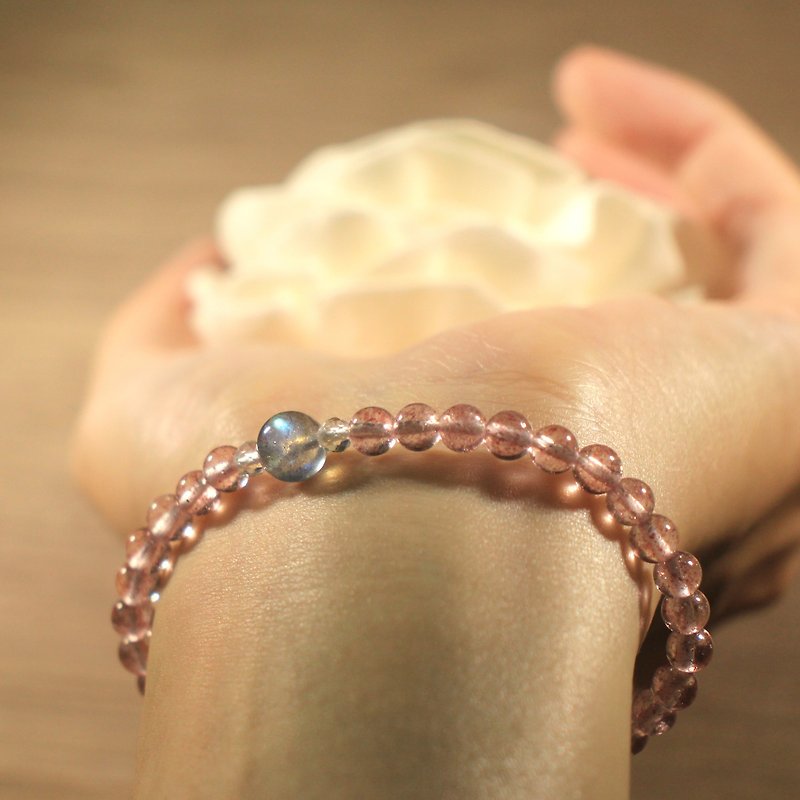 Strawberry crystal bracelet | with labradorite | soothing mood | blue and pink - Bracelets - Crystal Pink