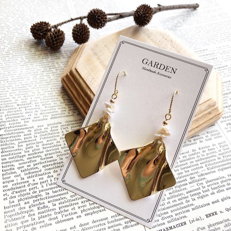 Metal Wave Baroque Earrings - Earrings & Clip-ons - Pearl Gold