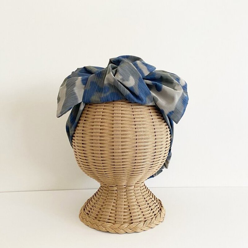 2way仕様　カモフラージュ柄のヘアターバン　大きなリボンがポイント　カッコイイ迷彩柄　ふんわり軽量　頭が痛くなりにくい - ヘアバンド．カチューシャ - ナイロン 多色