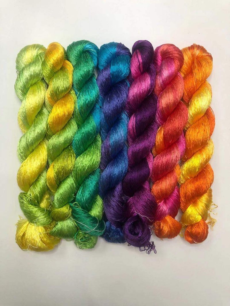 客制 七彩段染漸變蠶絲線 桑蠶絲段染 刺繡線 手工線 手染線 - 編織/刺繡/羊毛氈/縫紉 - 絲．絹 
