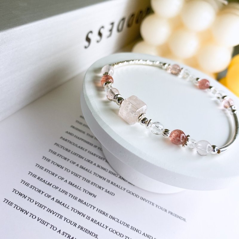 Snow Dance Snowflake Ghost Strawberry Crystal Jelly Pink Crystal Moonstone 925 Sterling Silver Elastic Crystal Bracelet Bracelet - Bracelets - Crystal Pink