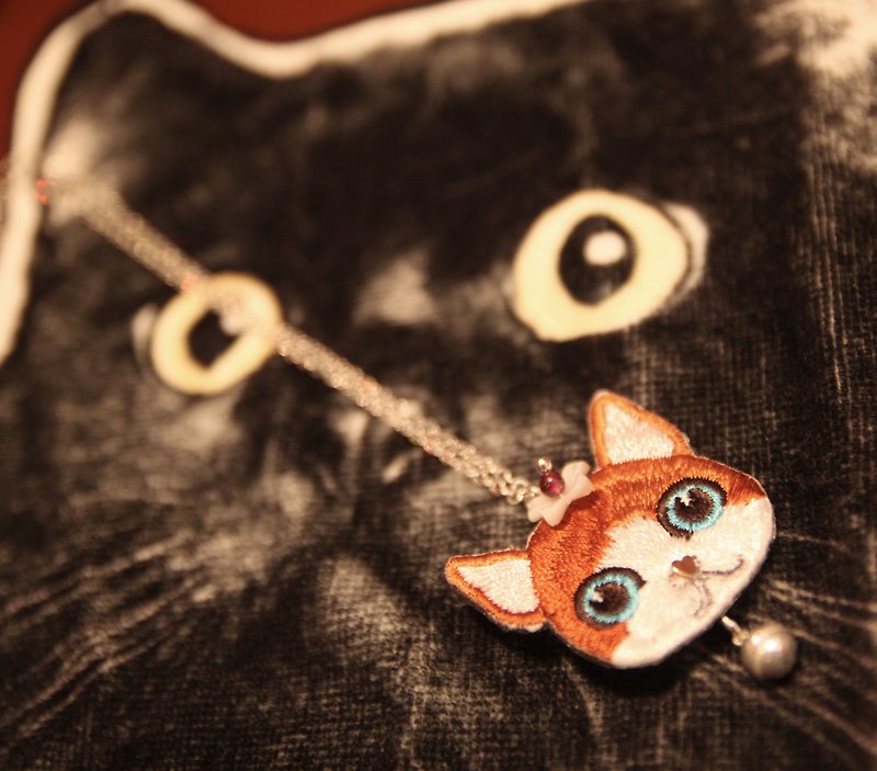 Fritillaria flower embroidery plus Stone orange cat with silver bells 925 sterling silver necklace - Collar Necklaces - Thread Orange
