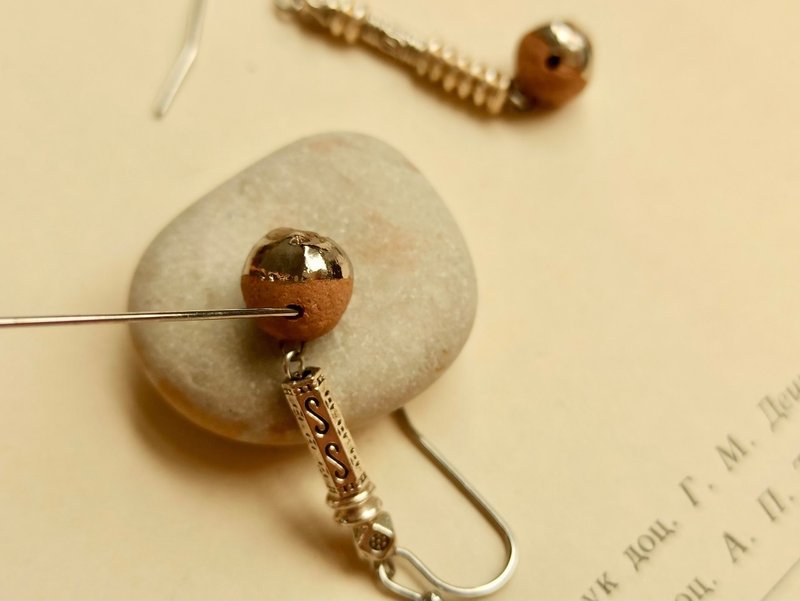 Folk style mini diffuser ceramic medical steel style earrings - สร้อยคอ - ดินเผา สีเงิน