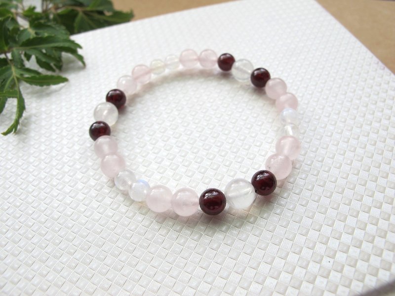 【Pure Romantic】 Moonstone x Pomegranate x Powder - Handmade natural stone series - Bracelets - Crystal Pink