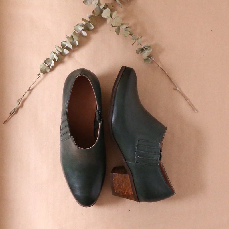 Polished leather small ankle boots Chelsea ankle boots green - Women's Oxford Shoes - Genuine Leather 