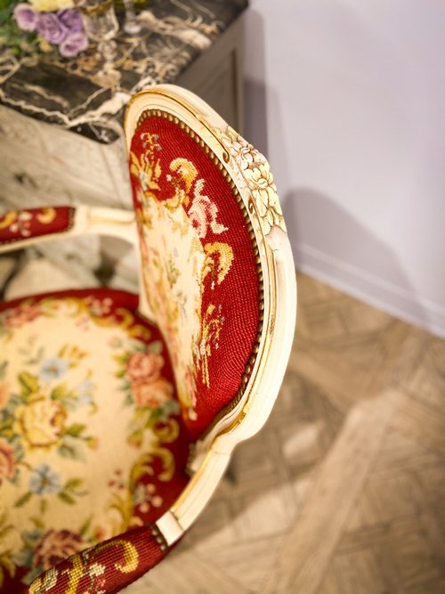 French Louis XV red salon chair - Shop Chippendale Antiques Chairs