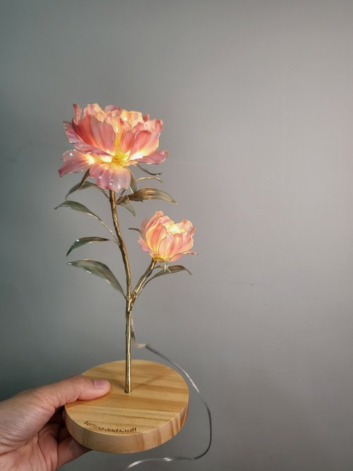 絵画 。壁掛け絵【夜光の蛍の火とピンクの花の海、緑のドレスを着た神秘的な少女】 夜天に輝く美しい姫蛍の光