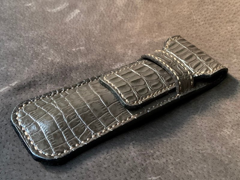 仿鱷魚皮紋牛皮 手作插梢式鋼筆包 鋼筆套 筆袋 筆盒 單支裝 - 鉛筆盒/筆袋 - 真皮 咖啡色