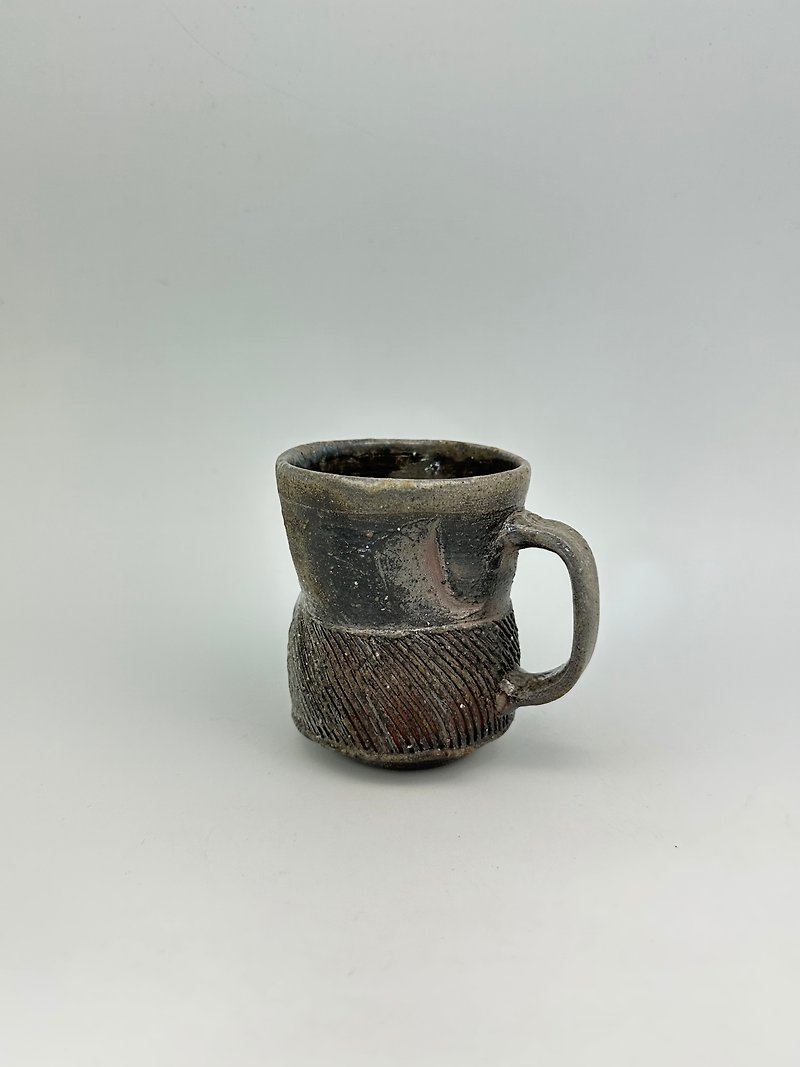 柴燒篦紋馬克杯 - 咖啡杯/馬克杯 - 陶 咖啡色