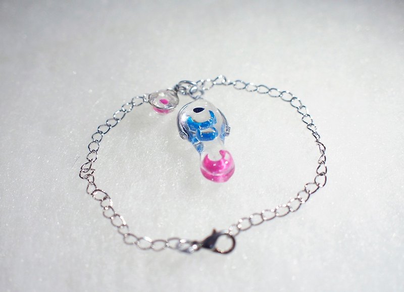 Fish and Water_Transparent Resin_Bracelet_Cute Route_There are fish on hand to go shopping with you - สร้อยข้อมือ - เรซิน หลากหลายสี