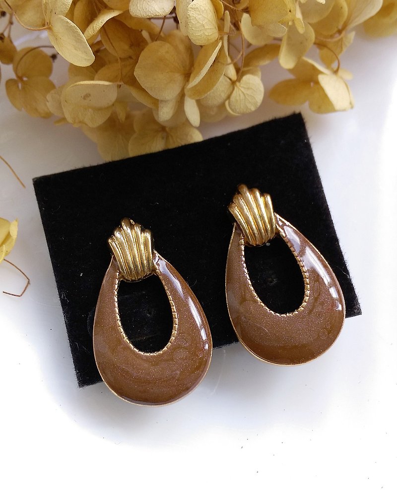 [Western antique jewelry / old age] coffee milk candy clip earrings - ต่างหู - โลหะ สีทอง