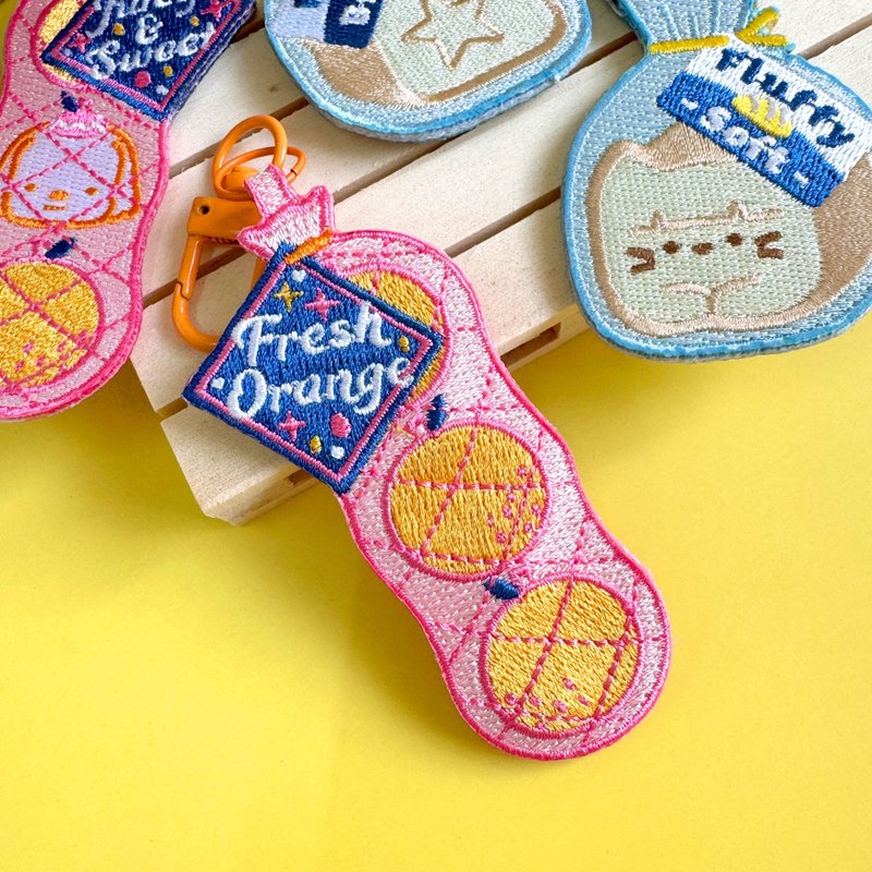 Orange Embroidery Keychain - 吊飾/掛飾 - 繡線 