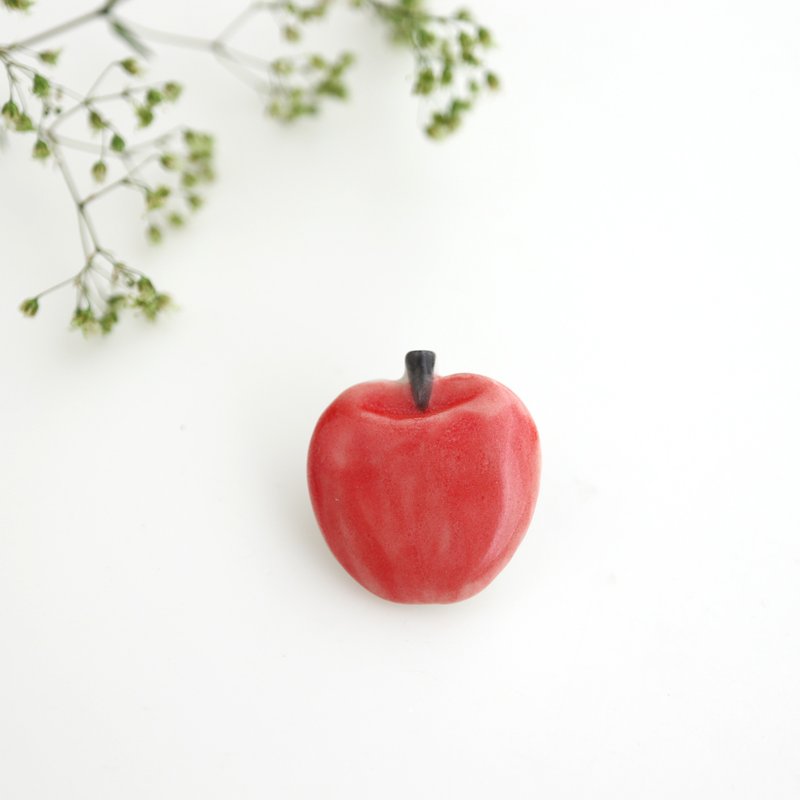 Apple pin brooch - 胸針 - 瓷 紅色