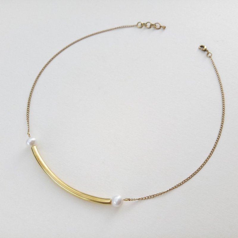 Micro Smile Pearl Brass Necklace - สร้อยคอ - ไข่มุก ขาว