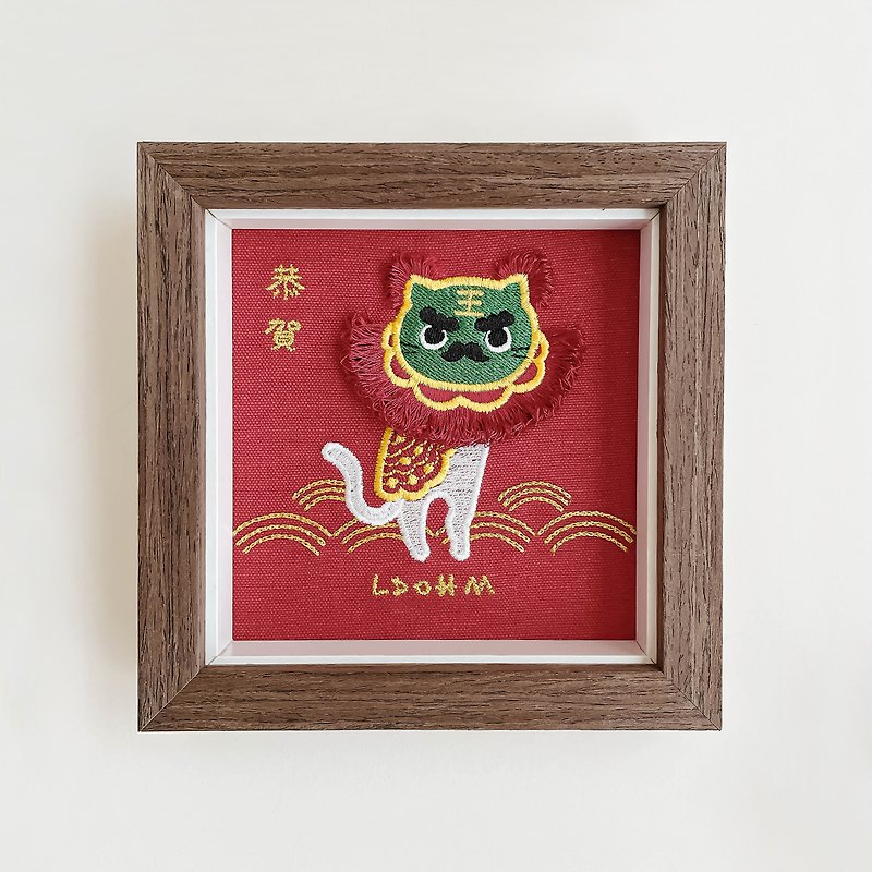[Cat Awakening Lion] Taiwanese Lion Awakening Embroidery Painting | Solid Wood Frame | With Packaging - Picture Frames - Cotton & Hemp Green