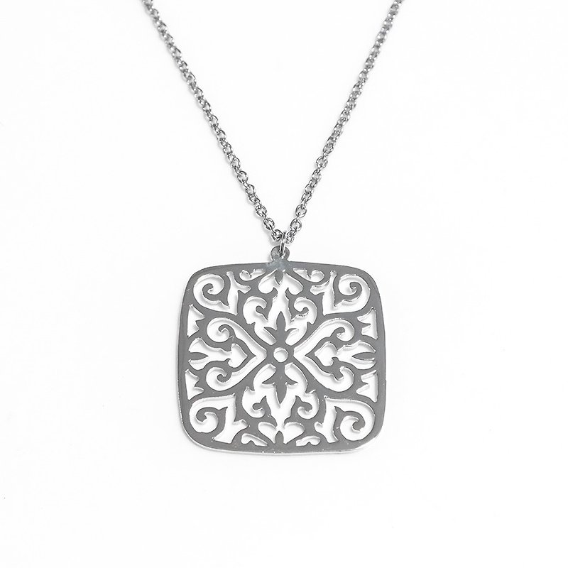 Decorative pattern in square shape pendant - สร้อยคอ - โลหะ สีเงิน