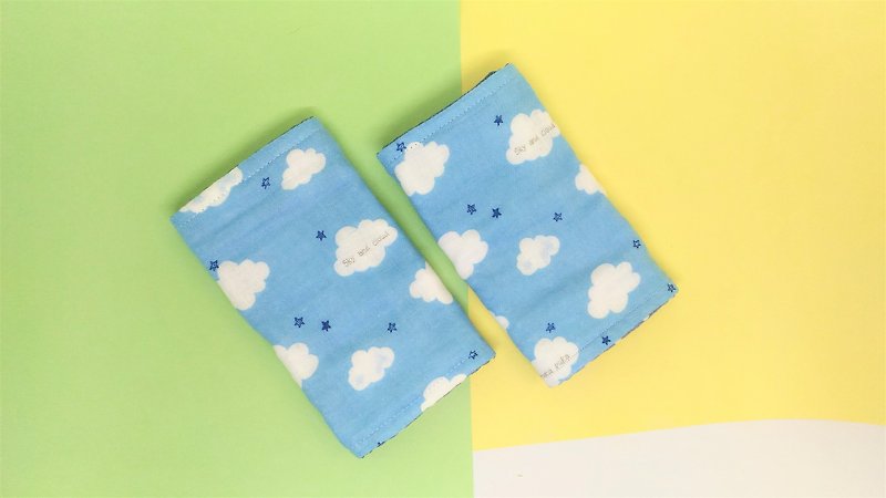 軟軟的雲朵(天空藍)/2入(一對)：日本六層紗手工雙面背帶口水巾. 嬰兒揹巾口水巾. - 圍兜/口水巾 - 棉．麻 藍色