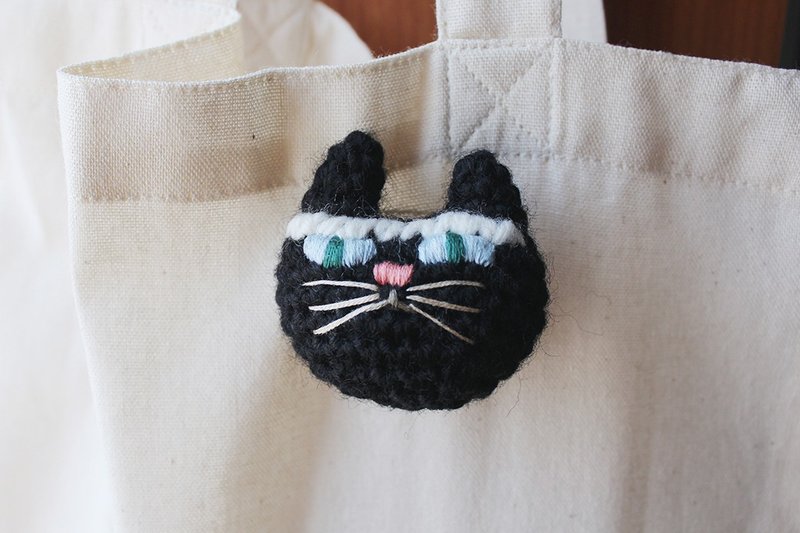 Crochet cat brooch - Black - Blue eyes - Brooches - Wool Black