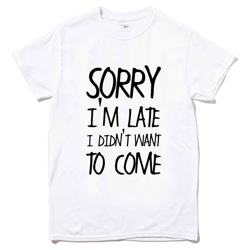 SORRY LATE DIDN'T WANT TO COME Short-sleeved T-shirt, white text and green text, English fun, humor and laughter - เสื้อยืดผู้ชาย - ผ้าฝ้าย/ผ้าลินิน ขาว