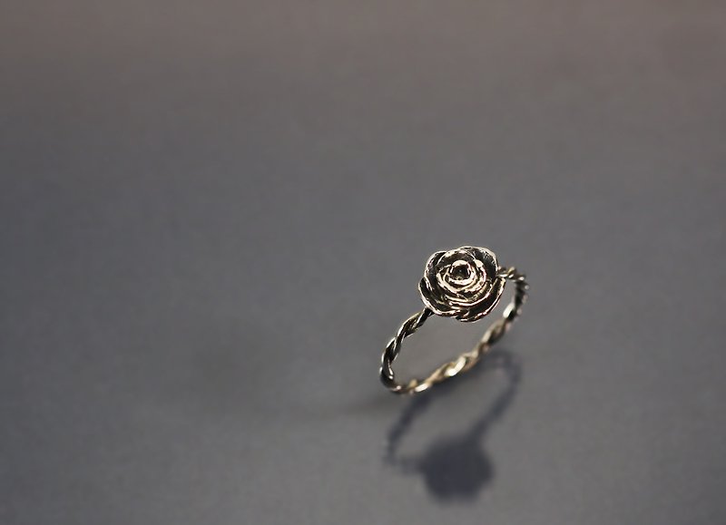 Flower Series - Twist Rose 925 Silver(Small) - แหวนทั่วไป - เงินแท้ สีแดง