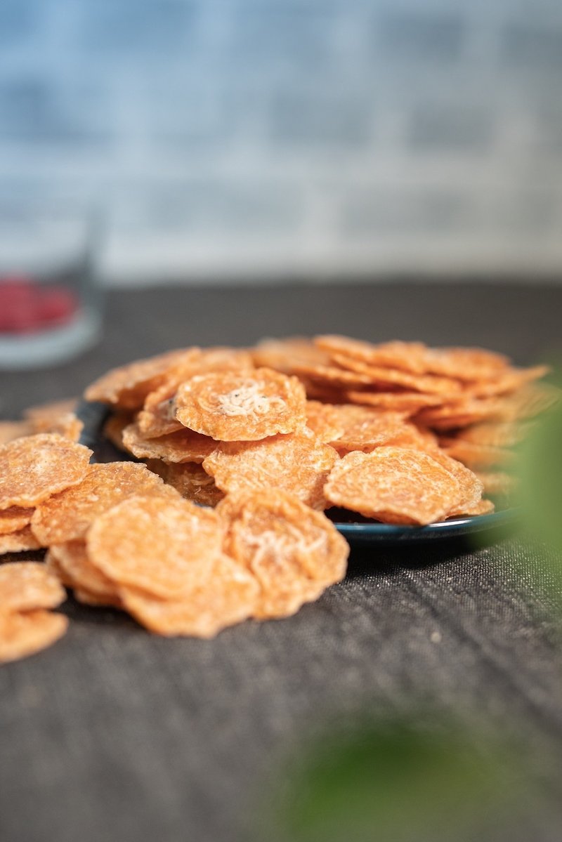 Silver fish, chicken crackers - Snacks - Other Materials Orange