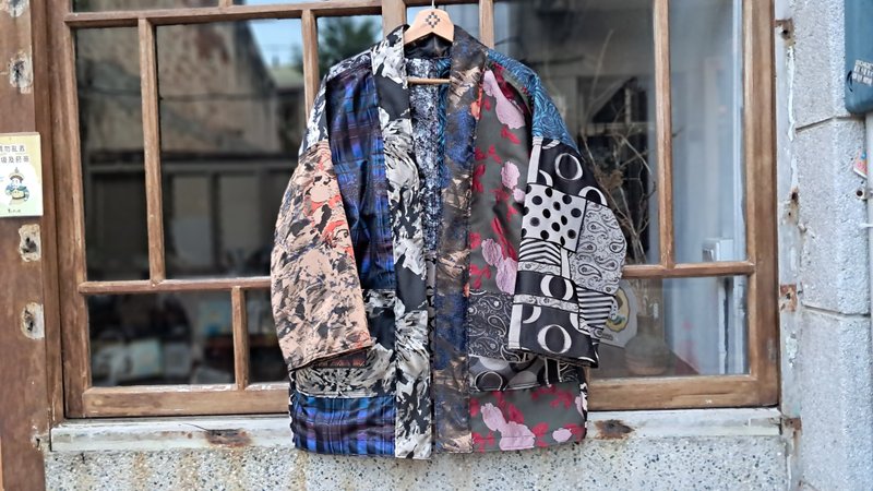 AMIN'S SHINY WORLD 緞面圖騰融合拼接KIMONO  Reversible ONLY系 - 女大衣/外套 - 棉．麻 多色