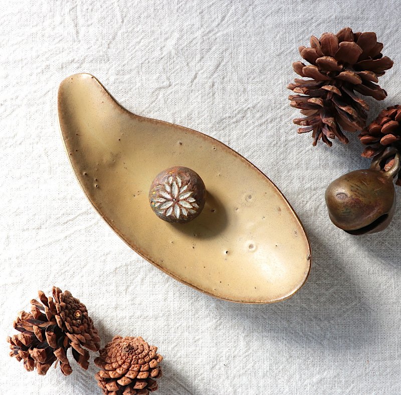 圖案胸針  棕色/花 - 胸針 - 木頭 咖啡色