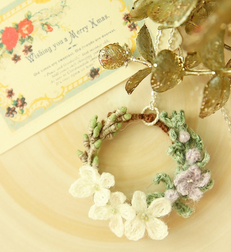Rosemary Wreath Brooch/Necklace  S/M size White Color hand-crocheted  - สร้อยคอ - ผ้าฝ้าย/ผ้าลินิน ขาว