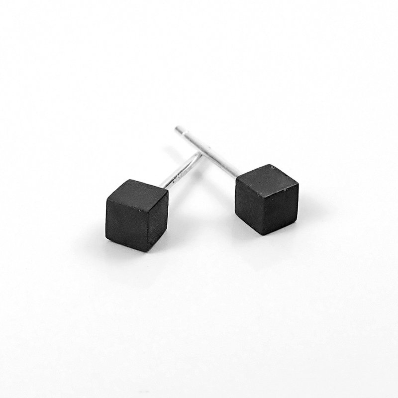 [Unilateral style] - Crazy geometry | 4mm black series (middle) cube square/block 925 sterling silver earrings - ต่างหู - เงินแท้ สีดำ