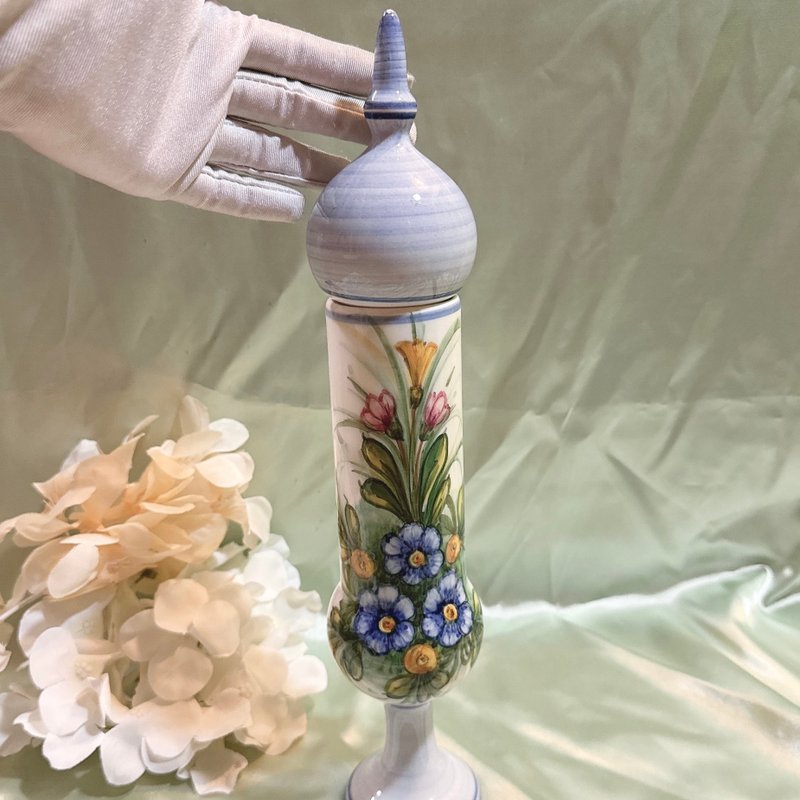 【西洋古董飾品】收藏義大利純手工彩繪 附贈書陶瓷 花卉高腳瓶 - 擺飾/家飾品 - 貴金屬 多色