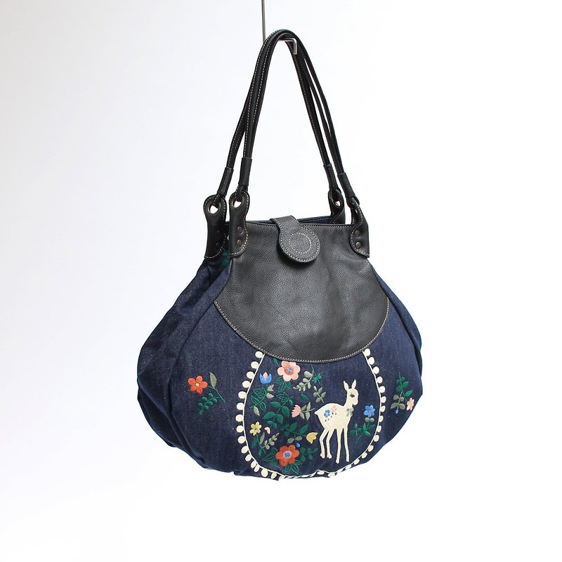 Bambi embroidery · drop tote bag - กระเป๋าถือ - หนังแท้ สีน้ำเงิน
