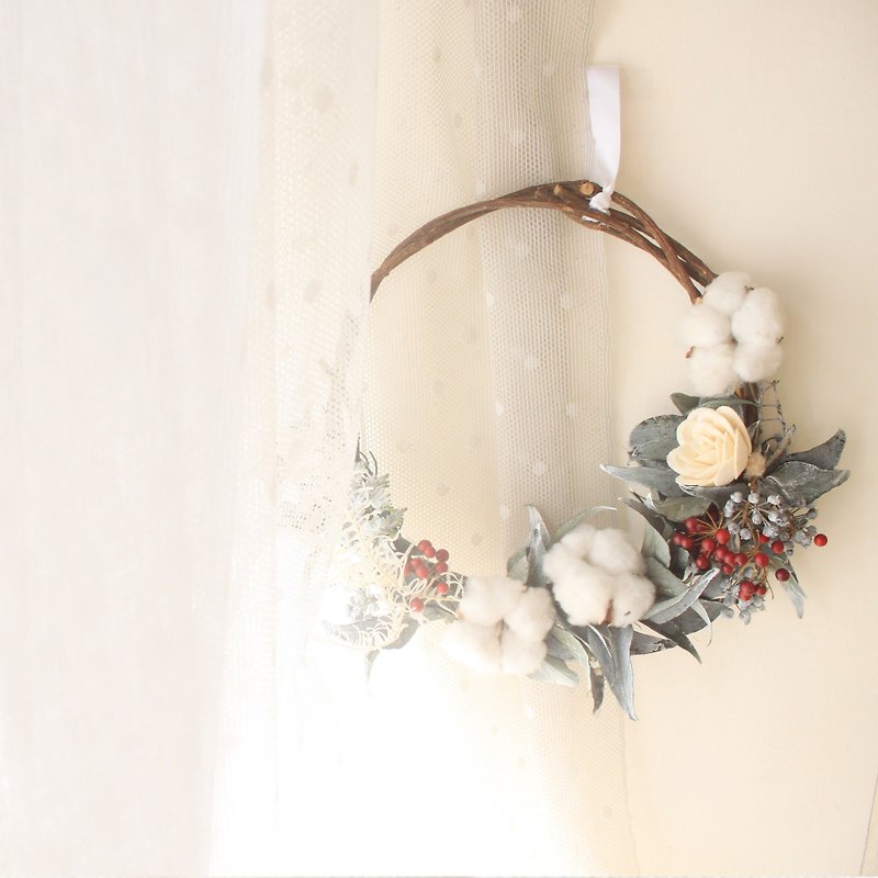 European classical vintage Christmas wreath, cotton and eucalyptus leaves dry flower ceremony - ช่อดอกไม้แห้ง - พืช/ดอกไม้ สีเขียว