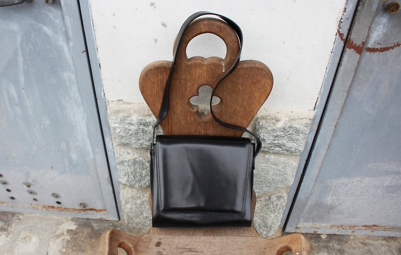 B110 [Vintage Leather] (made in Italy label) ESSEPPI black texture shoulder bag slung Party (Made in Italy) - Messenger Bags & Sling Bags - Genuine Leather Black