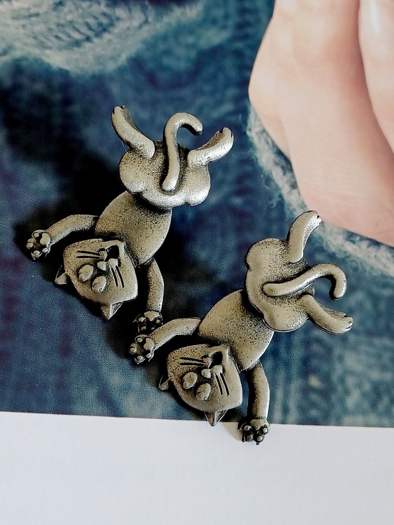 vintage jewelry JJ 古董趣味搖擺系列 淘氣貓 針式耳環 - 耳環/耳夾/耳骨夾 - 其他金屬 